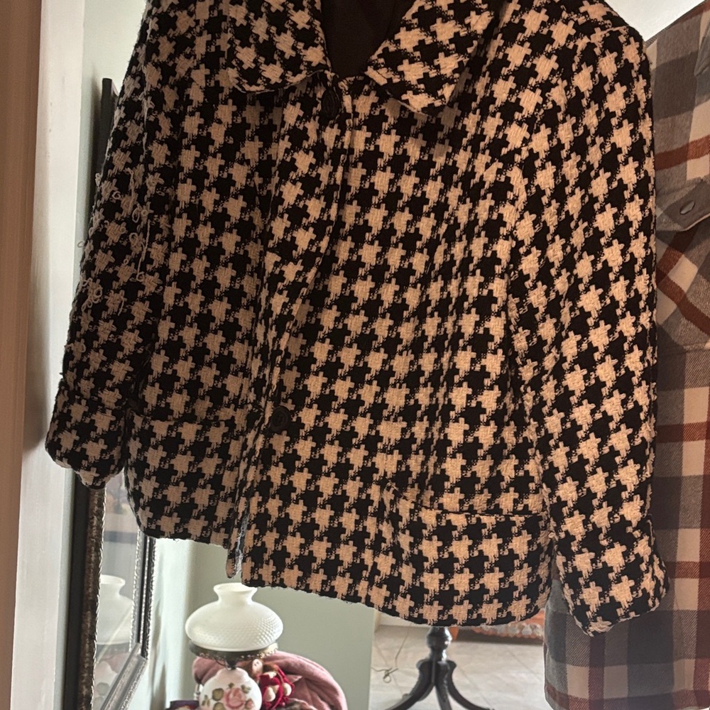 Investments Black and White Houndstooth Blazer